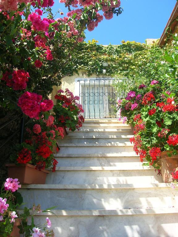 Villa Fleria Seaside Studios & Apts Gerani  Exterior photo